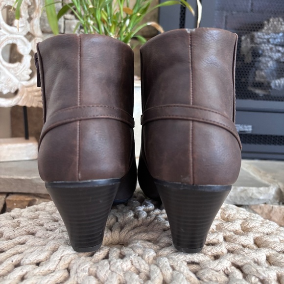 Life Stride Women's SZ 7.5 Brown Ankle Boots Active Arch Side Zip Closure - Picture 8 of 16